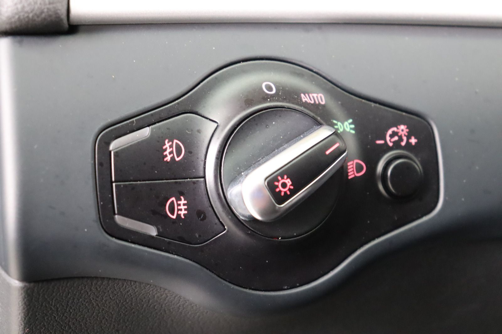 Fahrzeugabbildung Audi A4 Avant 2.0 TDI S-line * Bi- Xenon * Navi * Amb