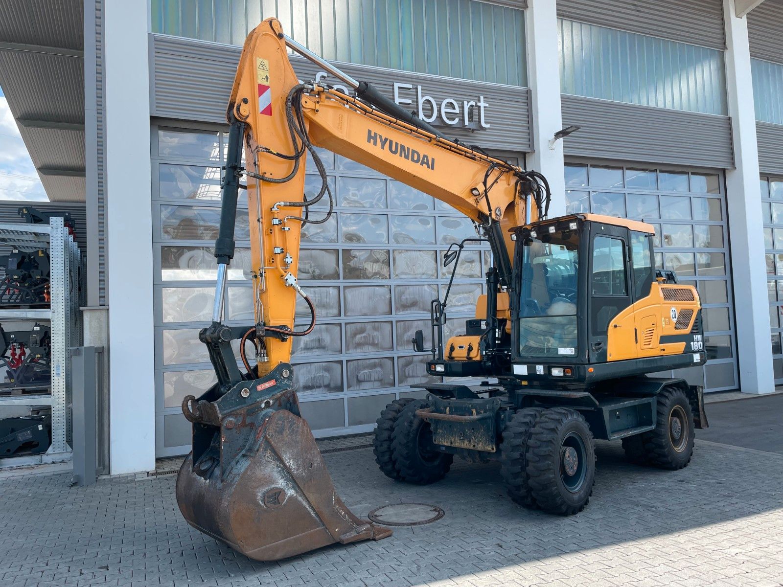 Fahrzeugabbildung Hyundai HW 180 / 6.102h / Tieflöffel / OQ70/55 / Klima