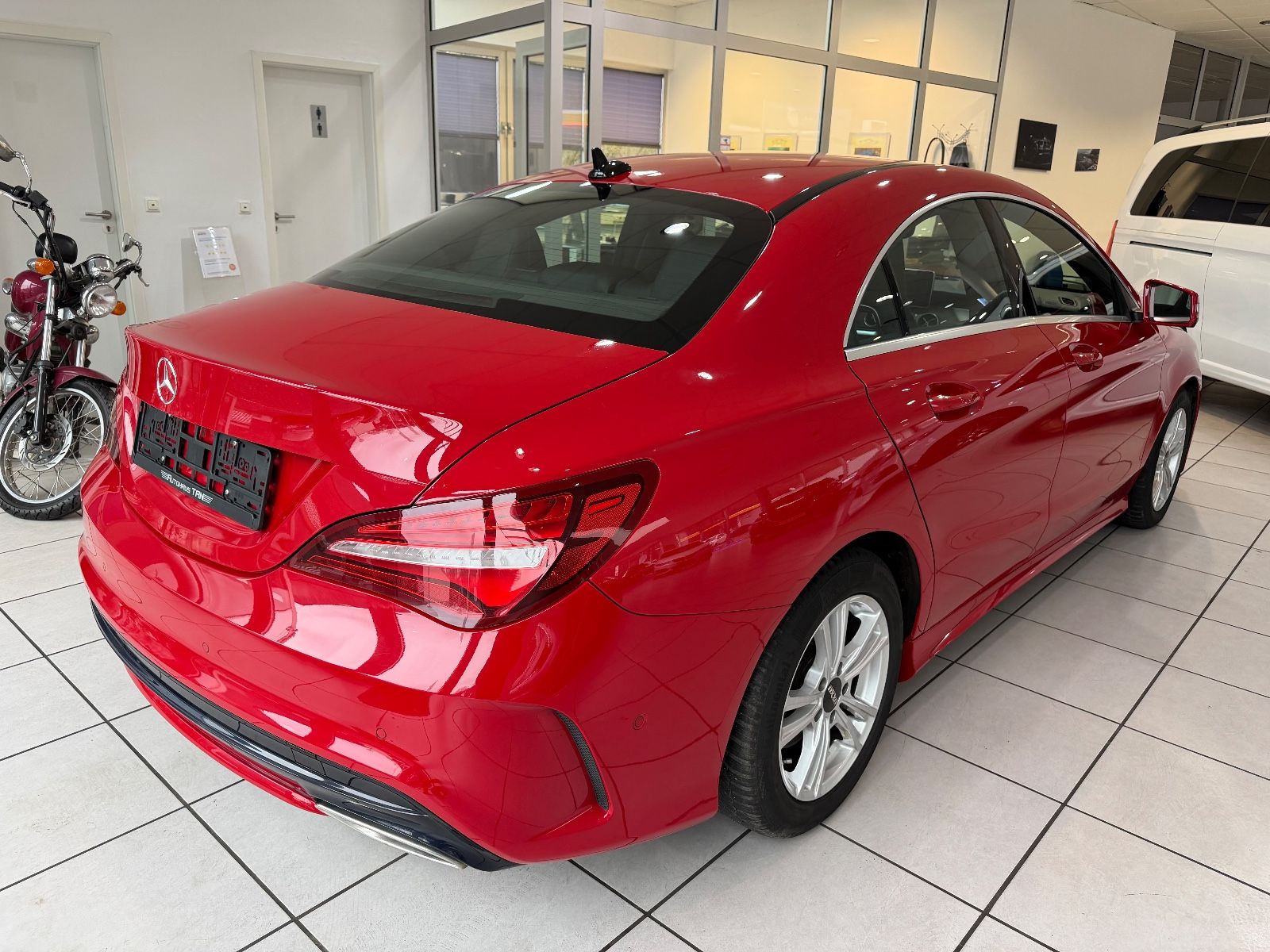Fahrzeugabbildung Mercedes-Benz CLA 200 D AMG LINE / ROT
