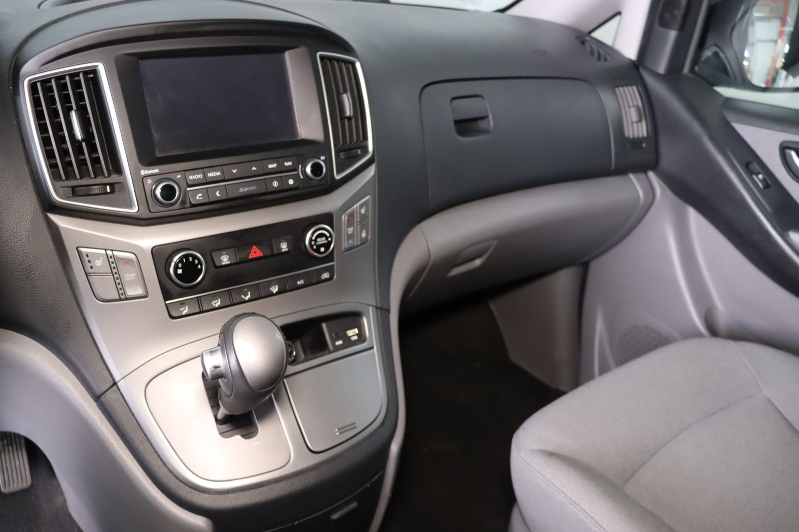 Fahrzeugabbildung Hyundai H1 Travel Trend * Navi * DAB * 8-Sitzer