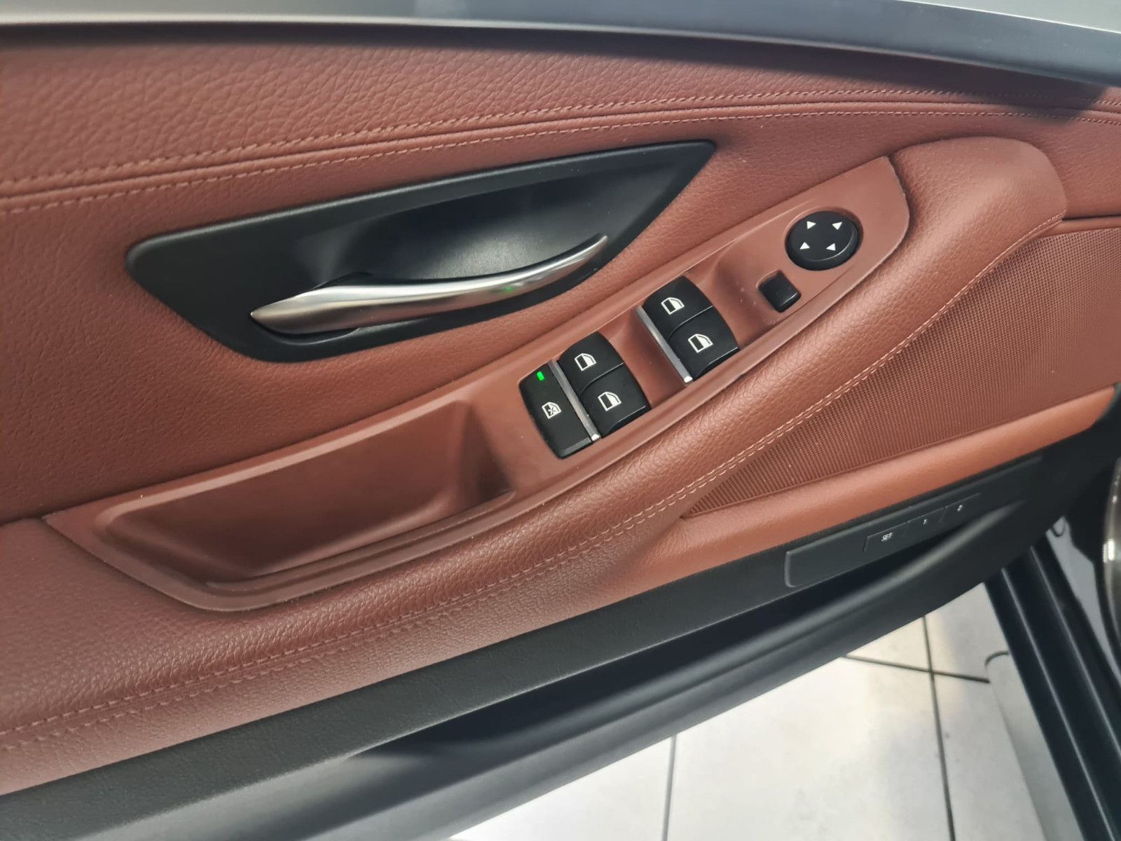 Fahrzeugabbildung BMW 520 d xDrive / AHK / Bi-XENON / LEDER