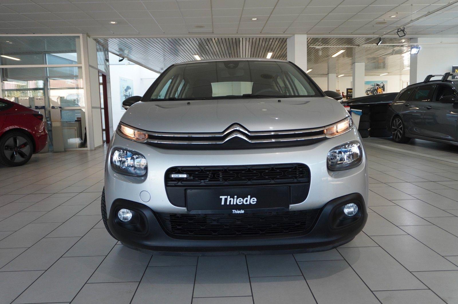 Fahrzeugabbildung Citroën C3 LIM. 1.2 LIVE KLIMA/TEMP./NEBEL/SPORT/USB