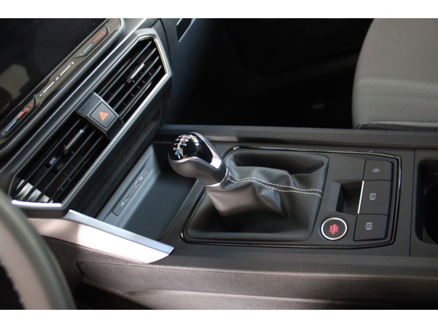 Fahrzeugabbildung SEAT Leon Sportstourer 1.5 TSI Style LED Full Link RF