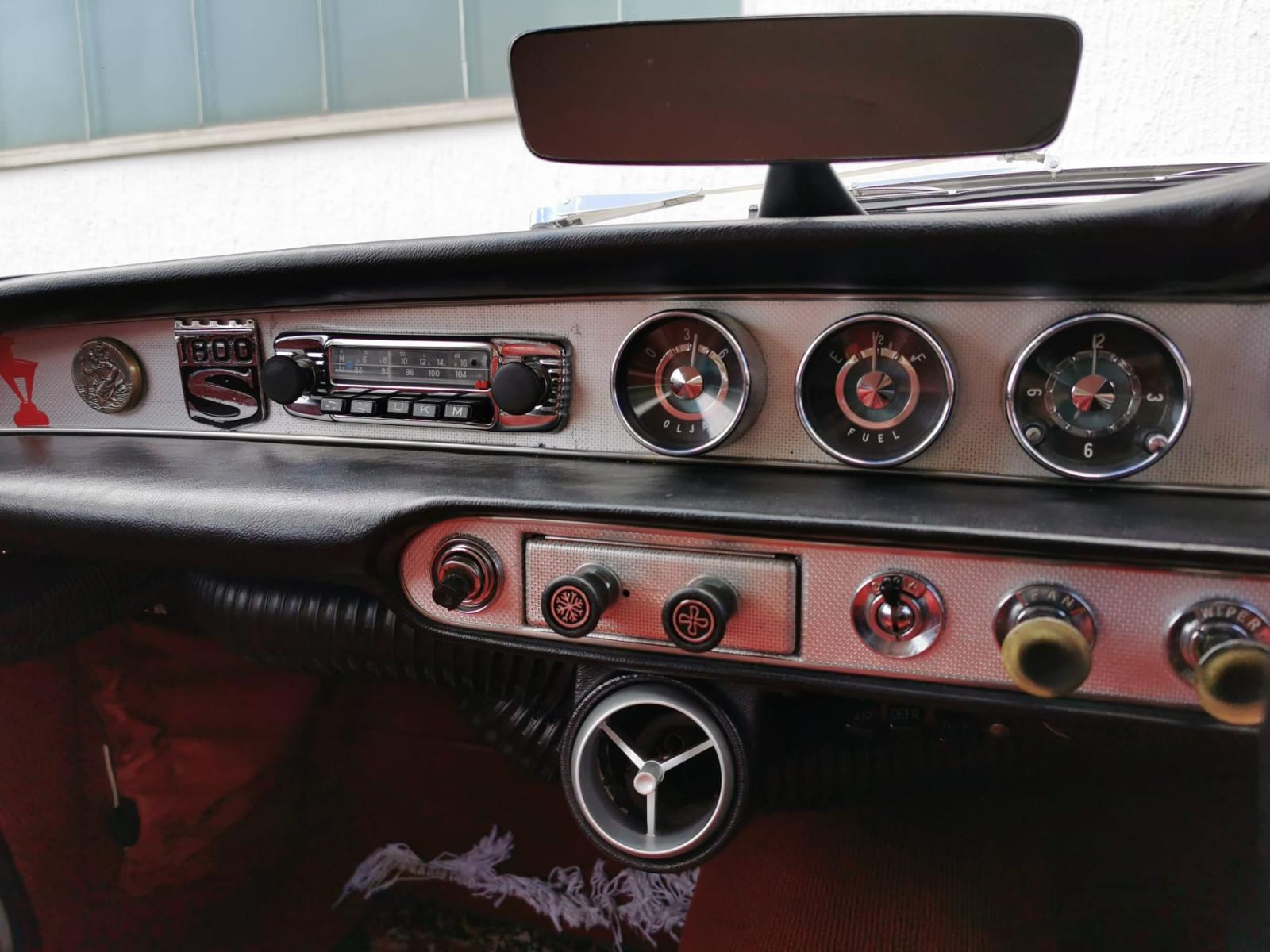 Volvo P1800