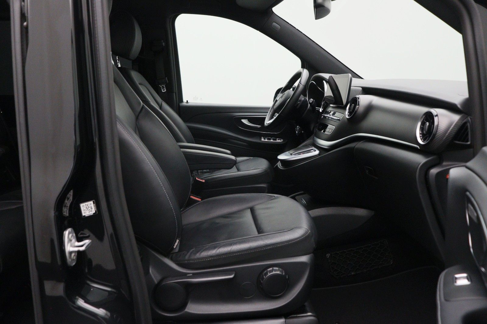 Fahrzeugabbildung Mercedes-Benz V 300d Avantgarde AMG 4Matic e.lang Hundebox