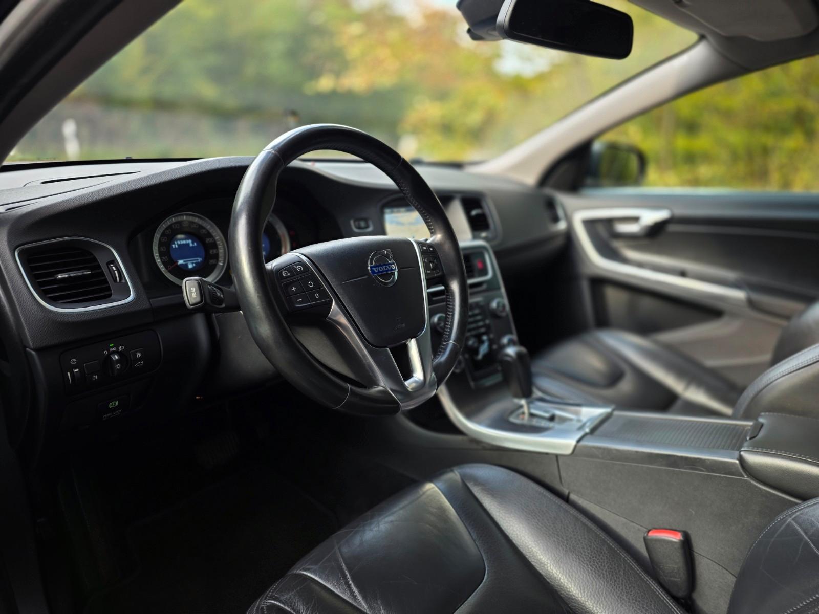 Volvo V60 2011 — photo 8