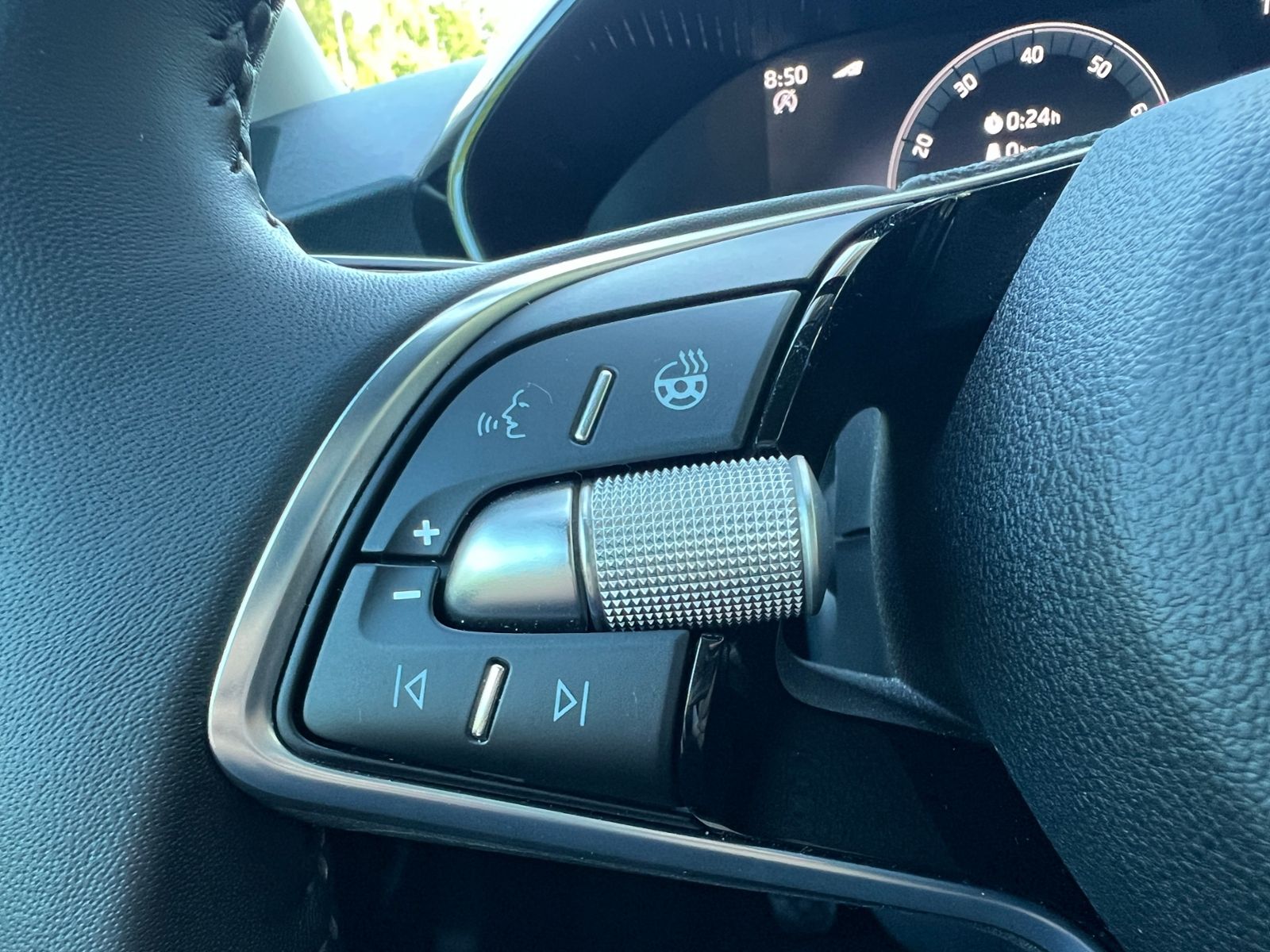 Fahrzeugabbildung SKODA Fabia Selection Tour 1.0 TSI *Vorb. AHK, LED, Ka