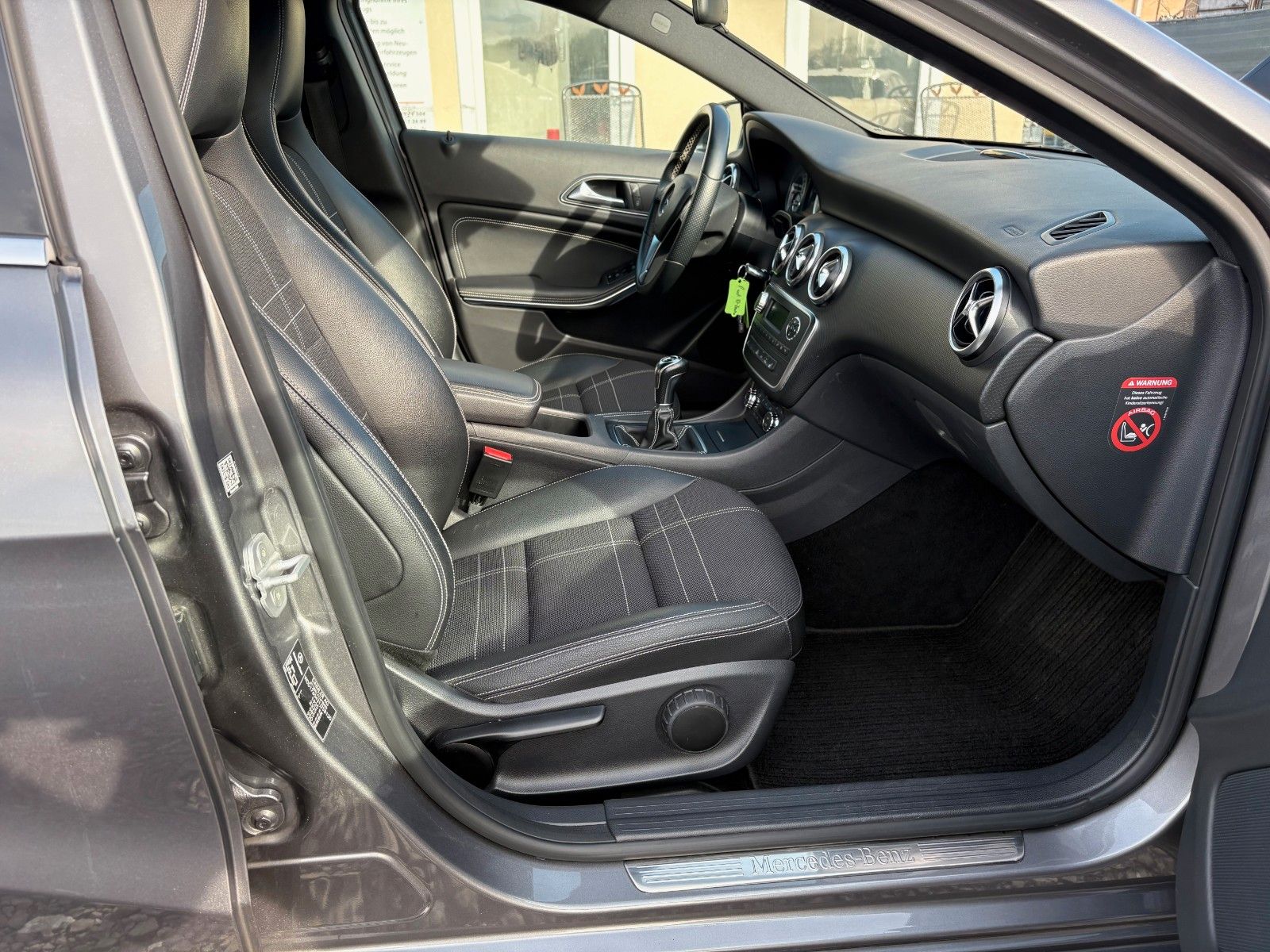 Fahrzeugabbildung Mercedes-Benz A 200 BE Xenon Leder PDC SPORTSITZE 2.HAND SHZ