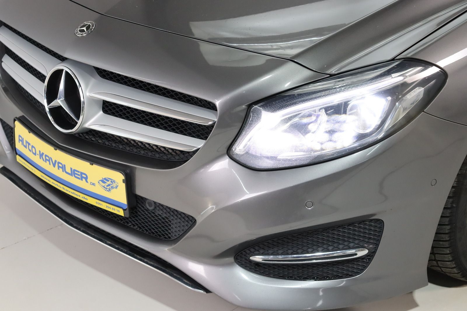 Fahrzeugabbildung Mercedes-Benz B 200 d Sports Tourer * LED * Pano * Edition Urb