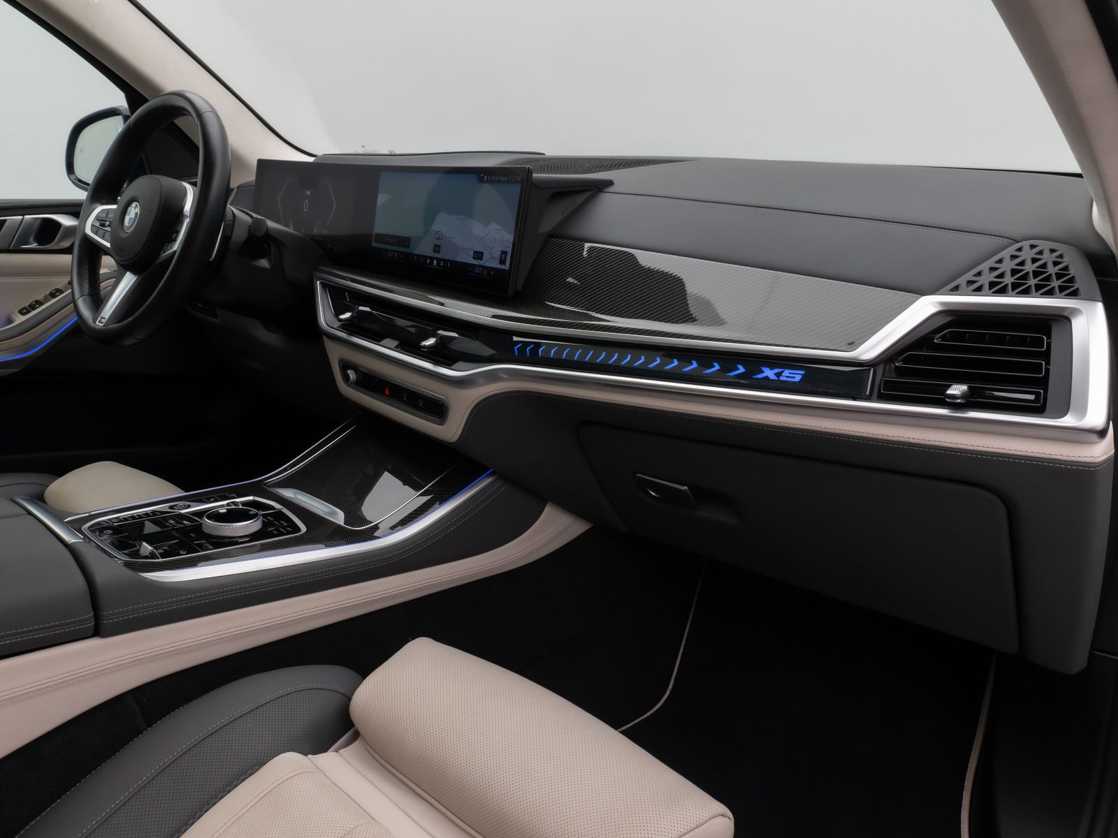 Fahrzeugabbildung BMW X5 xD30d M Sport Pro SkyLoung 360°HUD H/K SoftCL