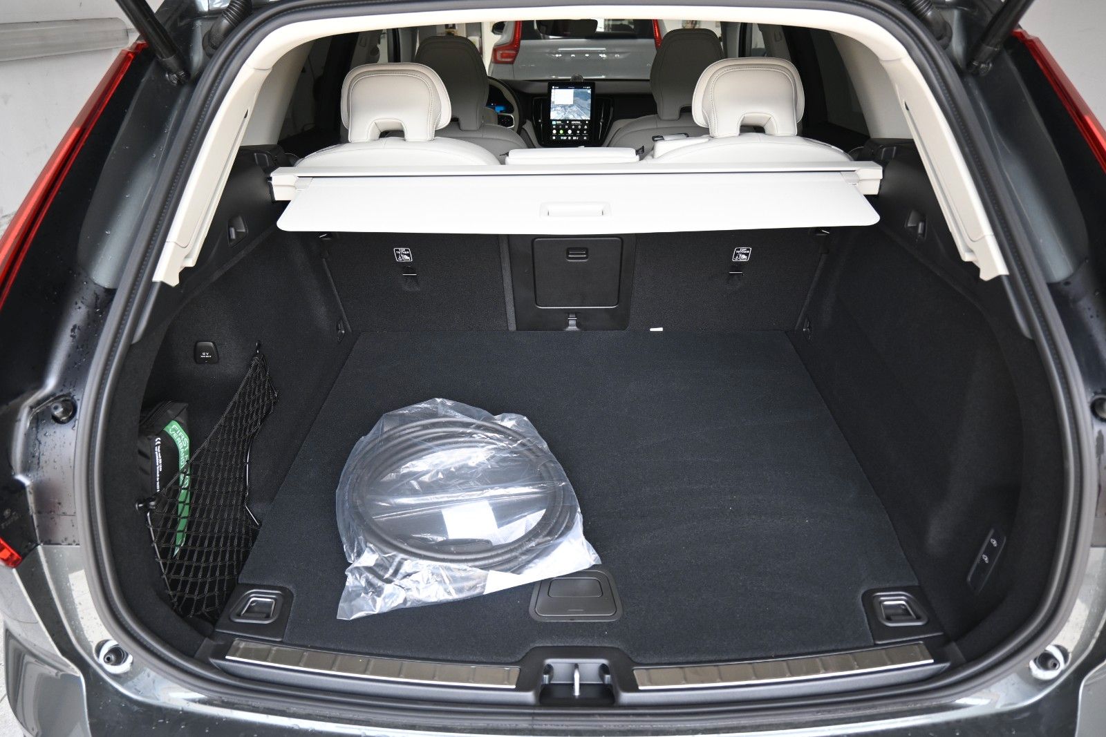 Fahrzeugabbildung Volvo XC60 T8 Plug-in AWD Ultra Dark*LUFT*360°*ACC