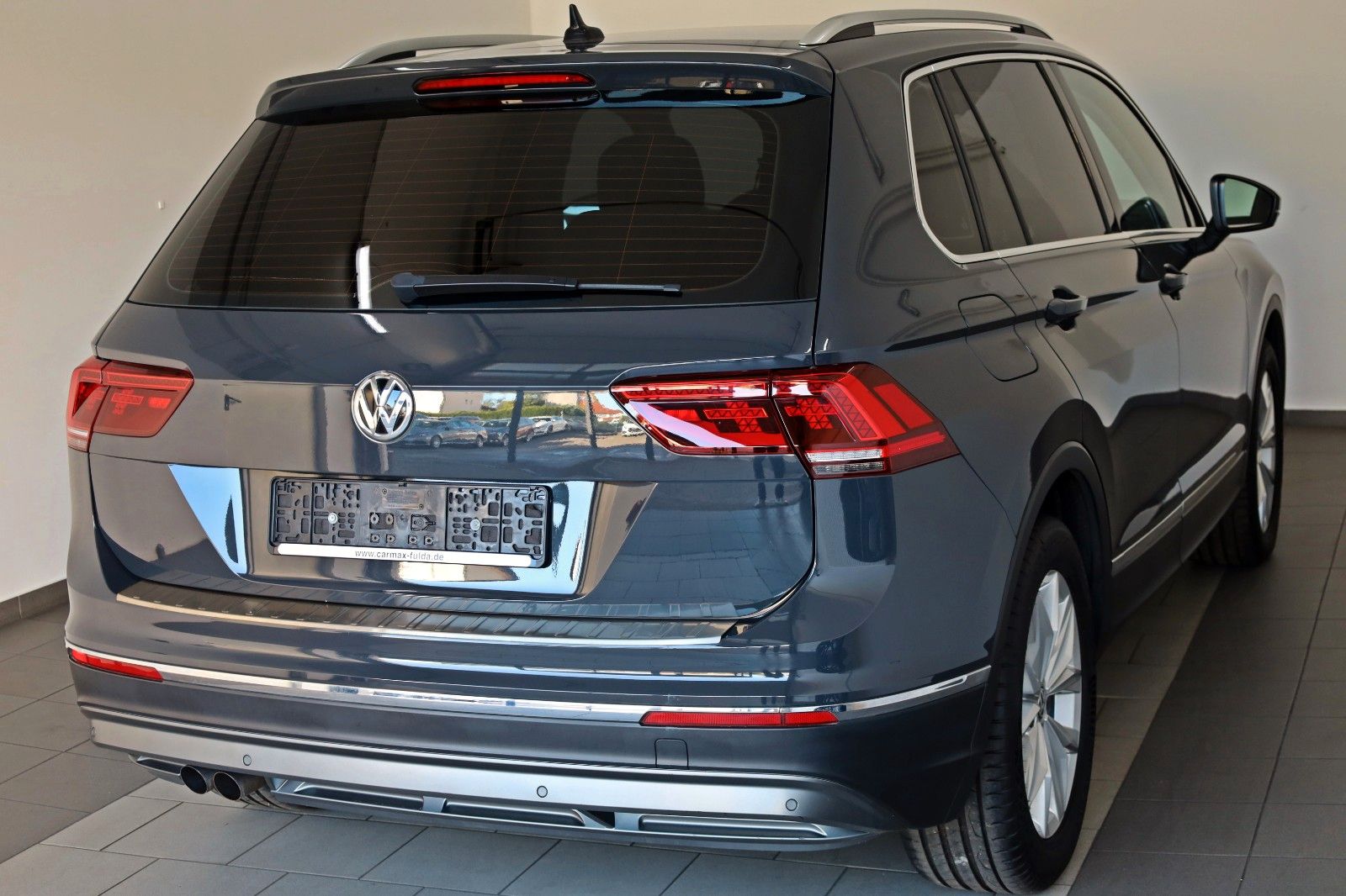 Fahrzeugabbildung Volkswagen Tiguan Highline Alcantara,Navi,LED,ACC,SH,PDC