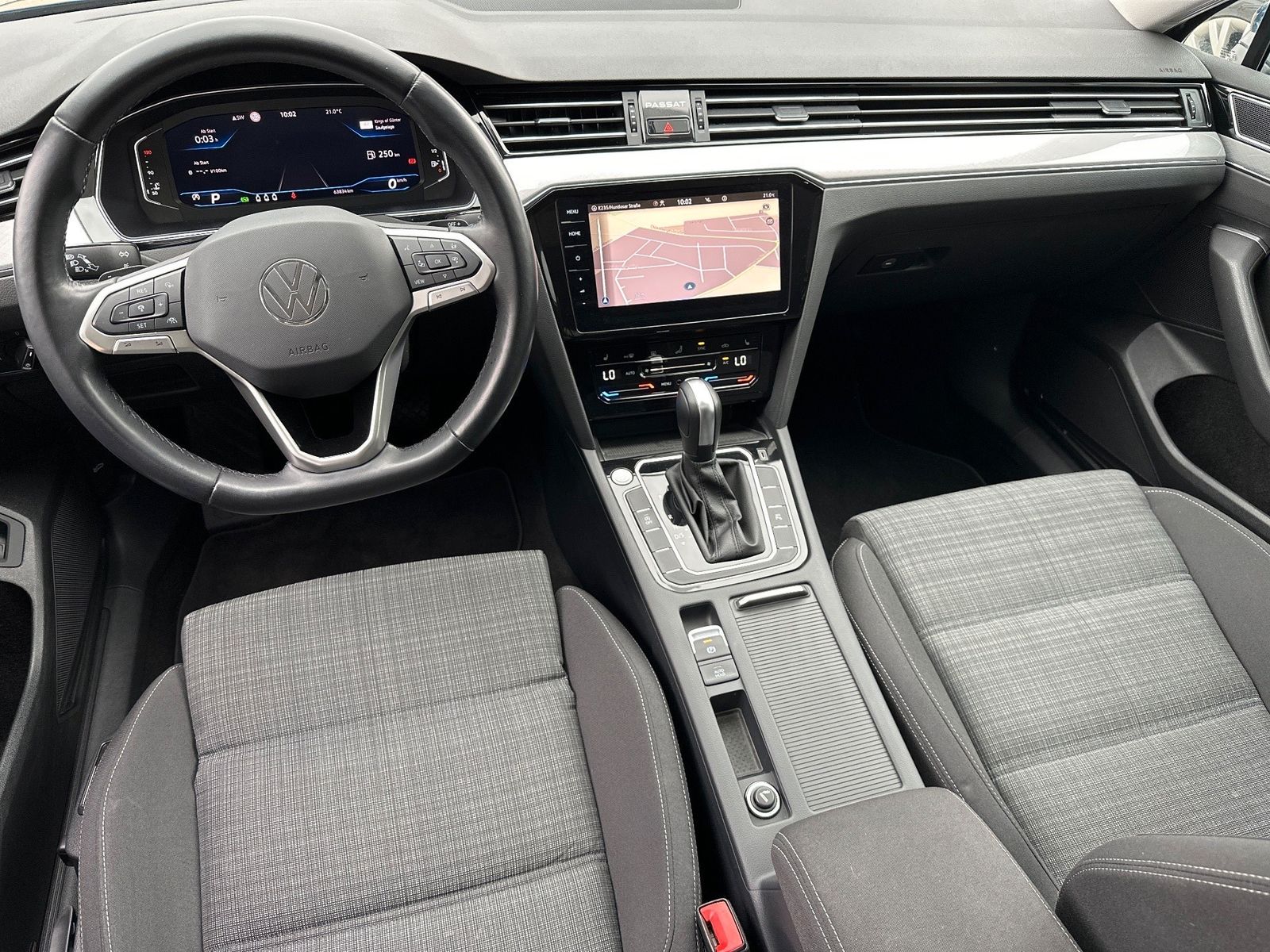 Fahrzeugabbildung Volkswagen Passat Variant 2.0 TDI DSG Business NAV+LED+PANO