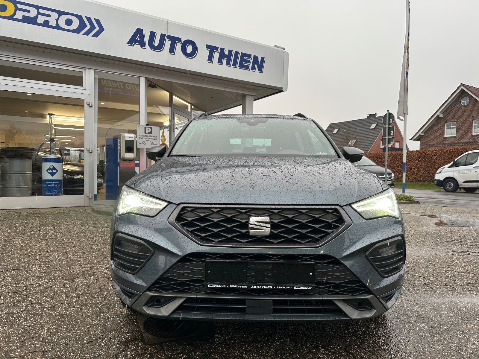 Fahrzeugabbildung SEAT Ateca 2.0 TDI FR DSG AHK/Navi/Dinamica/Beats