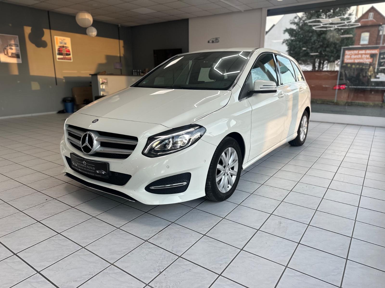 Mercedes-Benz B 180 Xenon Scheckheft Rückfahrkamera Style