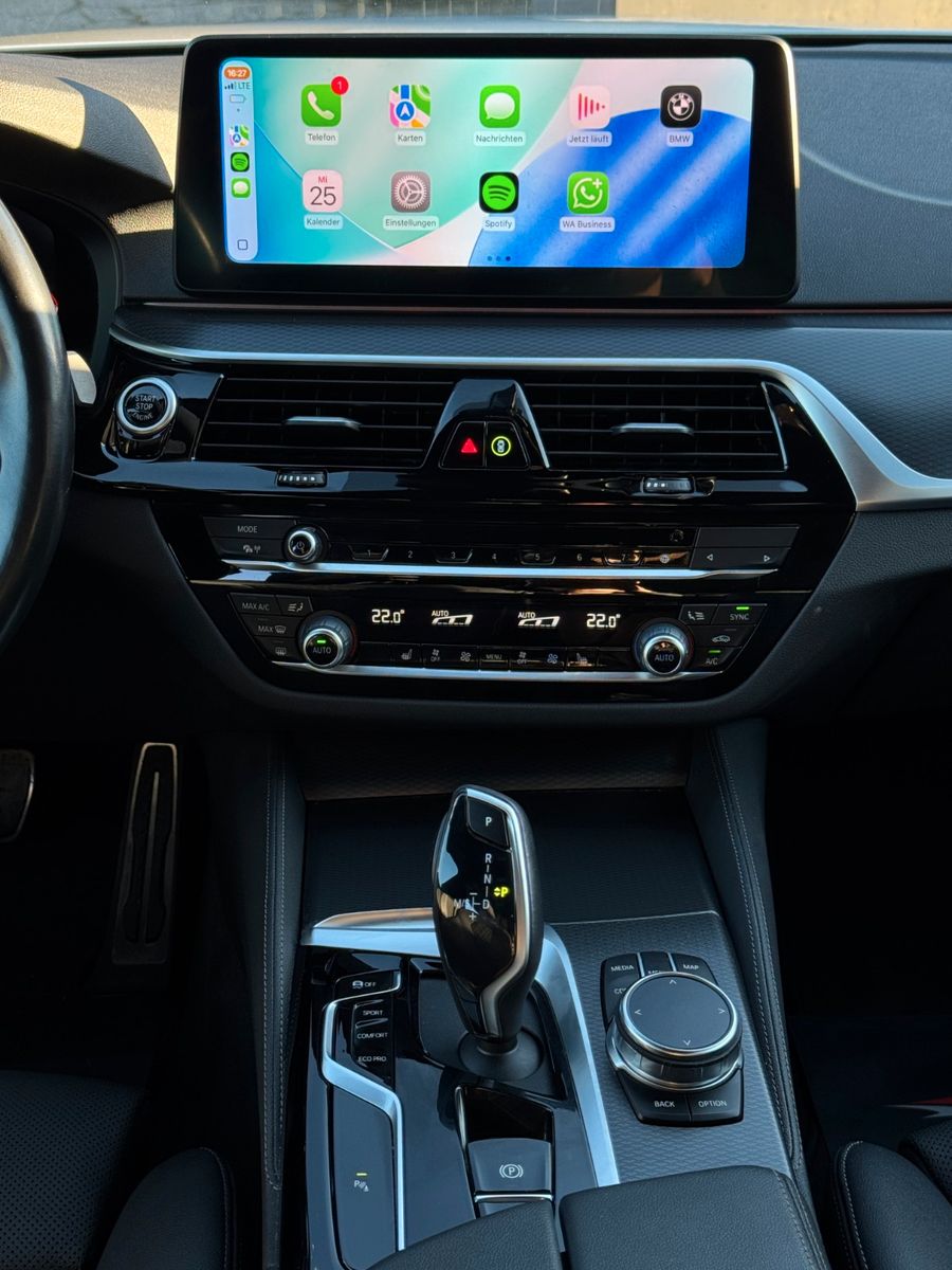 Fahrzeugabbildung BMW 530d Touring M Sport Shad HuD H&K LHZ SHZ Leder