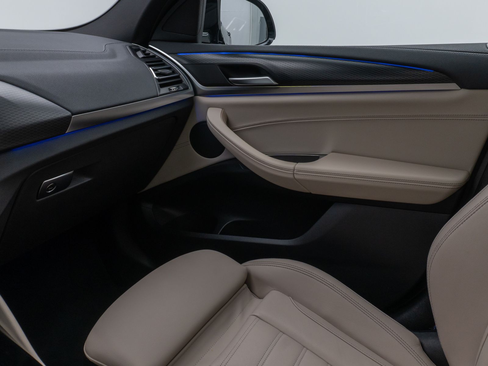 Fahrzeugabbildung BMW X4 M40i Panorama Laser Kamera HUD DAB HiFi AHK