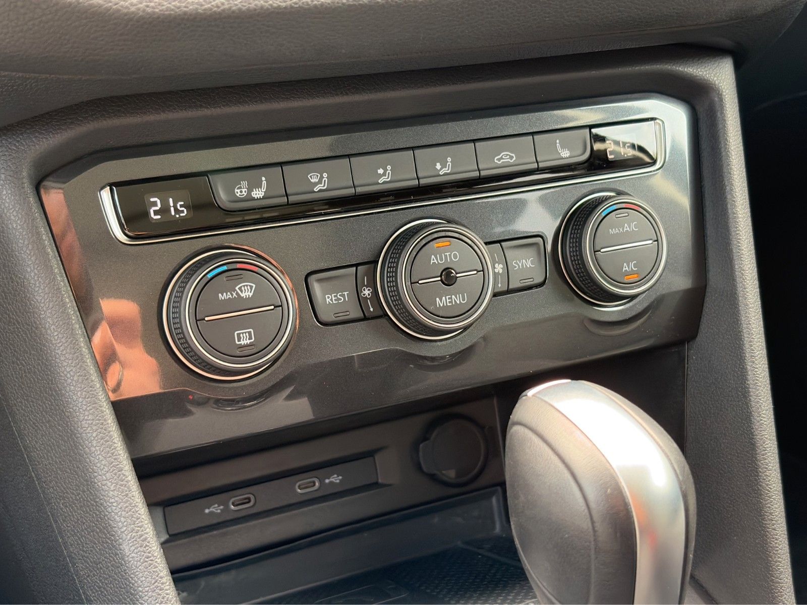 Fahrzeugabbildung Volkswagen Tiguan Allspace Highline 4Motion*7Sitzer*Pano**