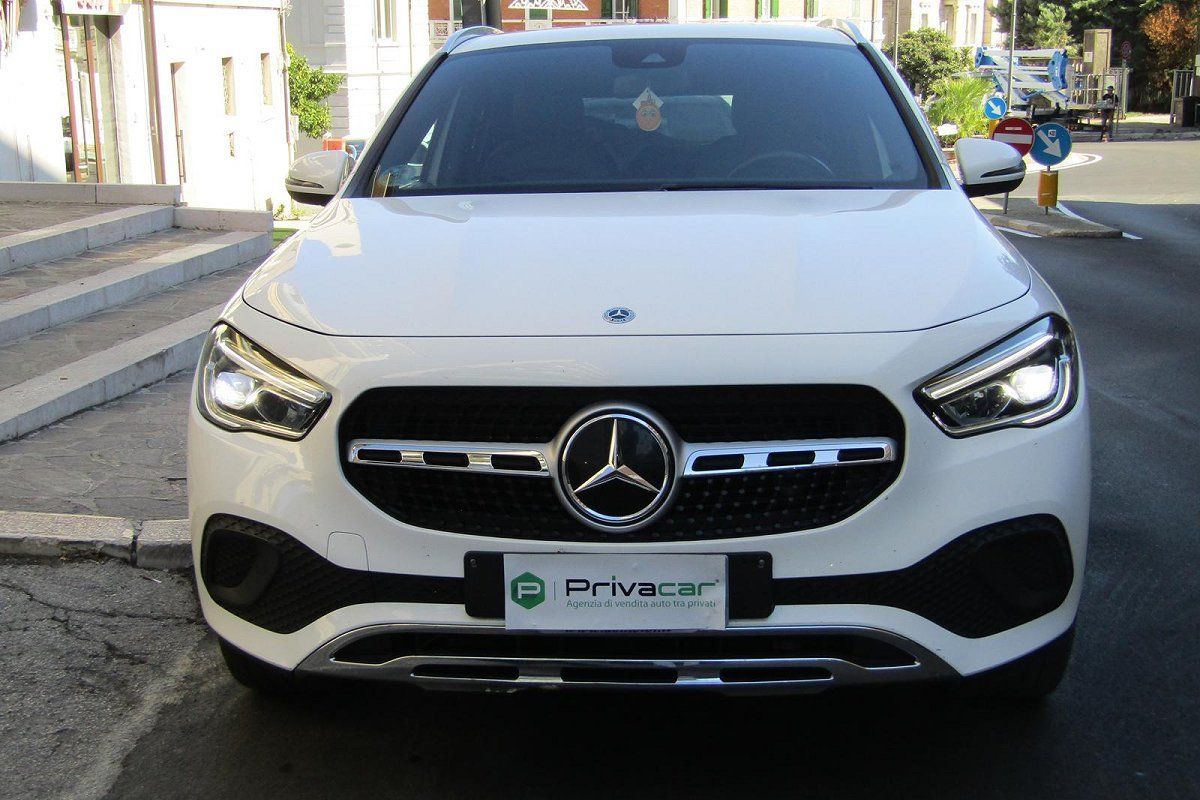 Mercedes-Benz MERCEDES GLA 200 d Automatic Sport imagem 2
