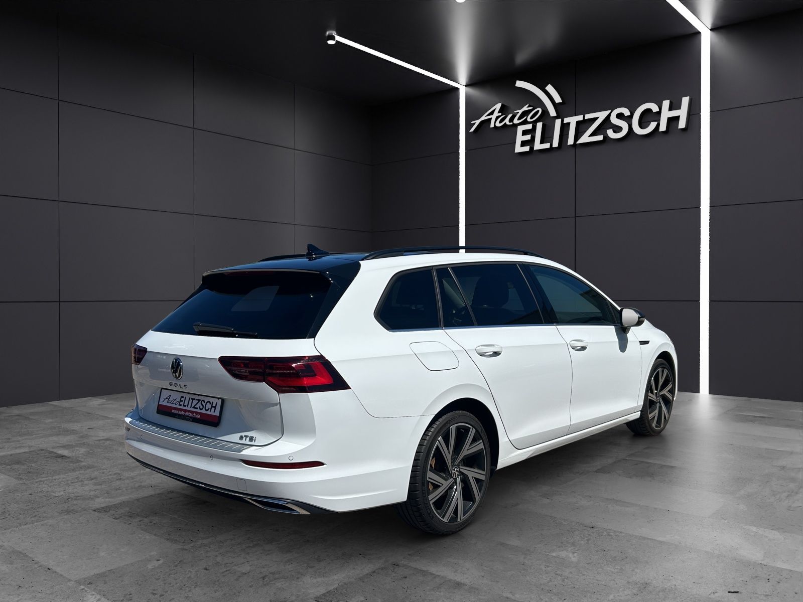 Fahrzeugabbildung Volkswagen Golf VIII Variant eTSI  Style DSG Matrix AHK Nav