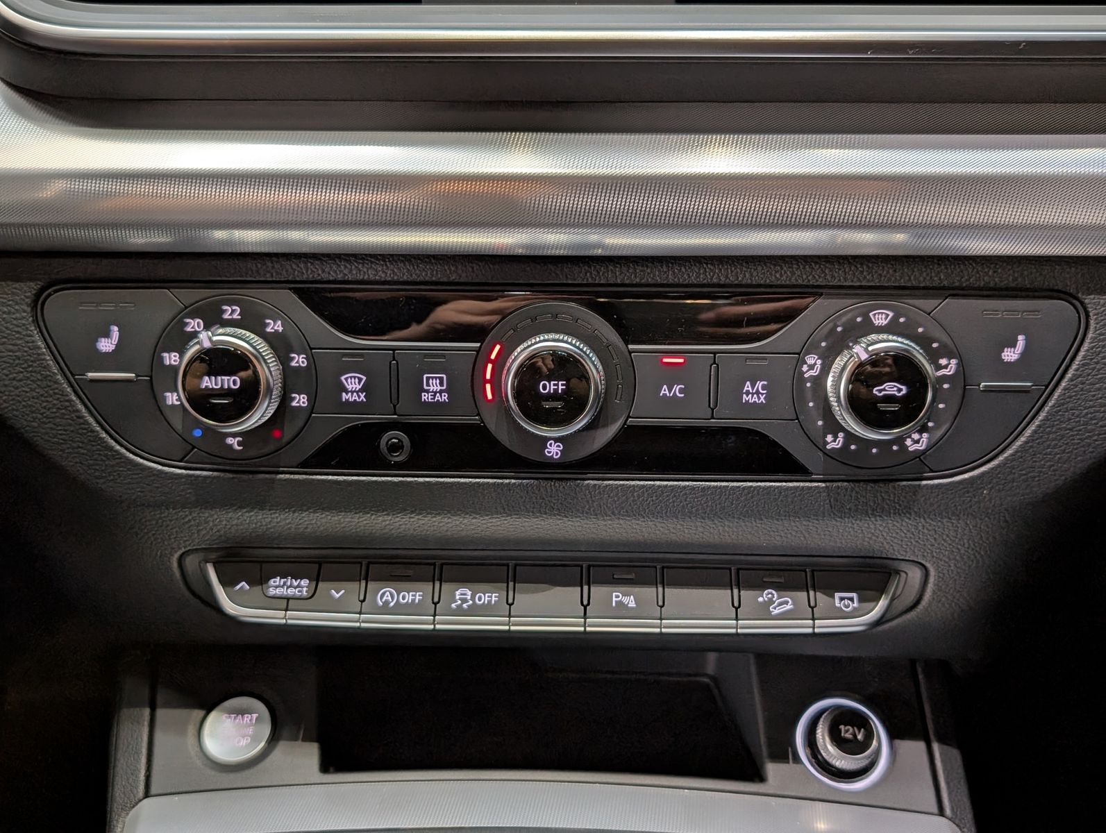Fahrzeugabbildung Audi Q5 45 TDI Quattro S-Line Sport TEMP MMI SHZ 20"