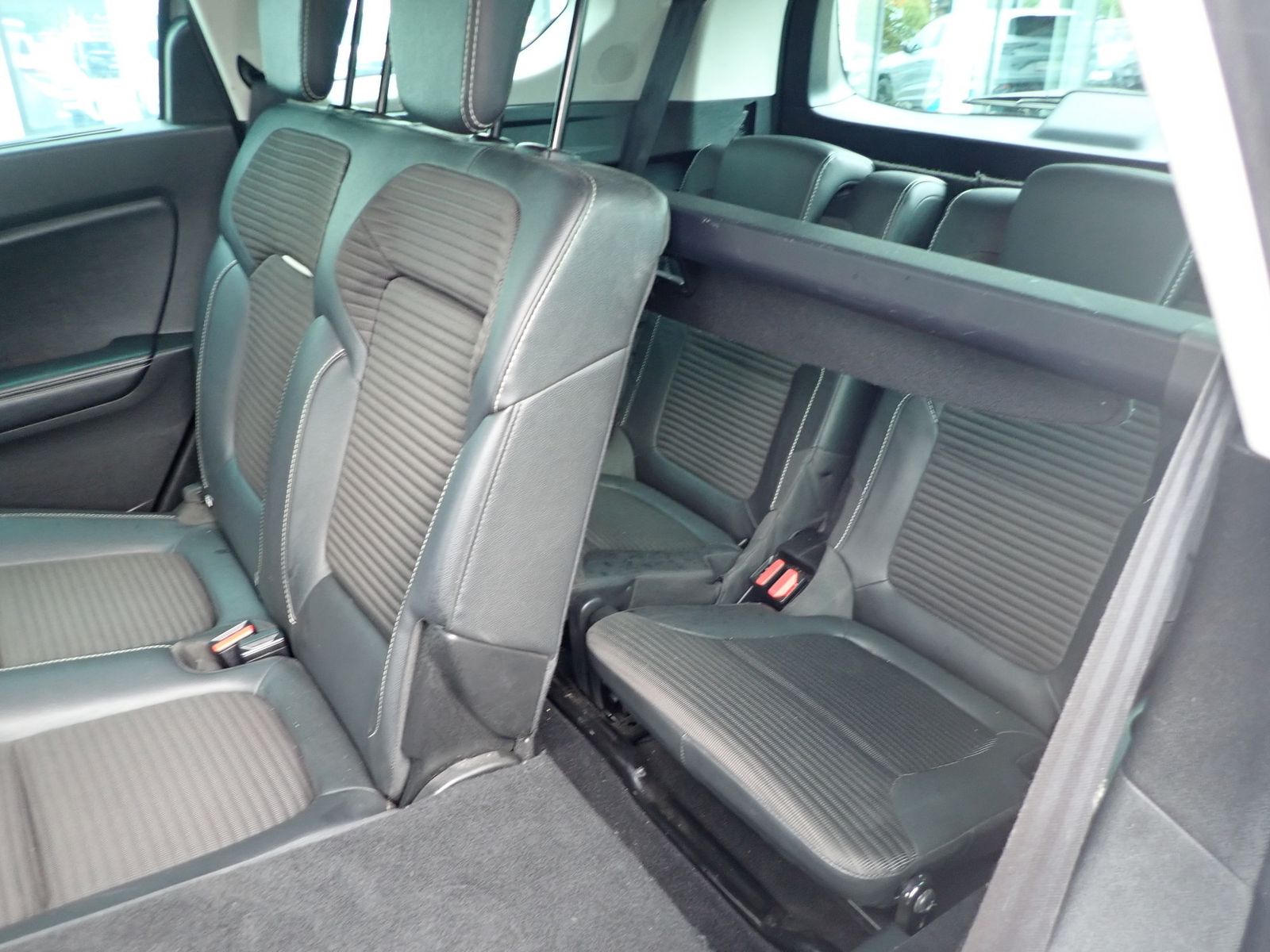Fahrzeugabbildung Renault Grand Scenic TCe 160 BOSE EDITION 7-SITZER/NAVI/