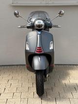 Vespa GTS 300 SuperSport grau matt HPE 24 PS Motor NEU - VESPA MOTOR