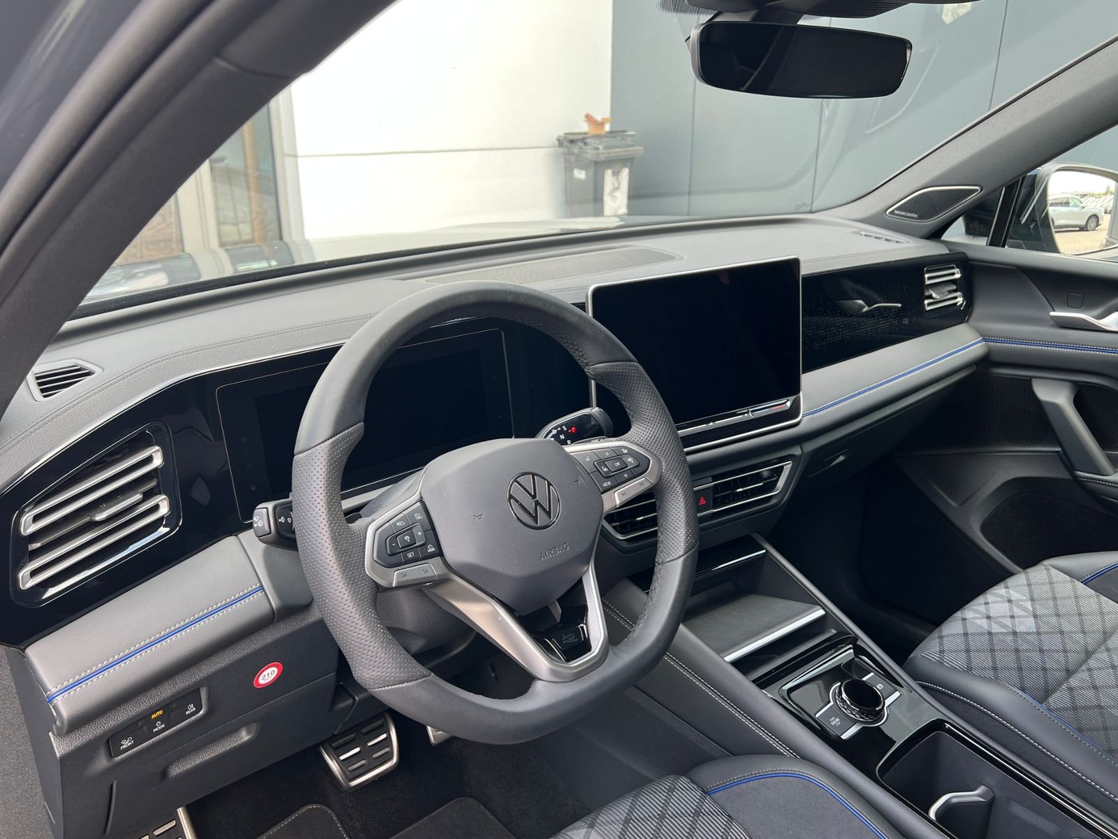 Fahrzeugabbildung Volkswagen Tiguan R-Line 2.0 TDI DSG 4Motion *IQ.Light,AHK,