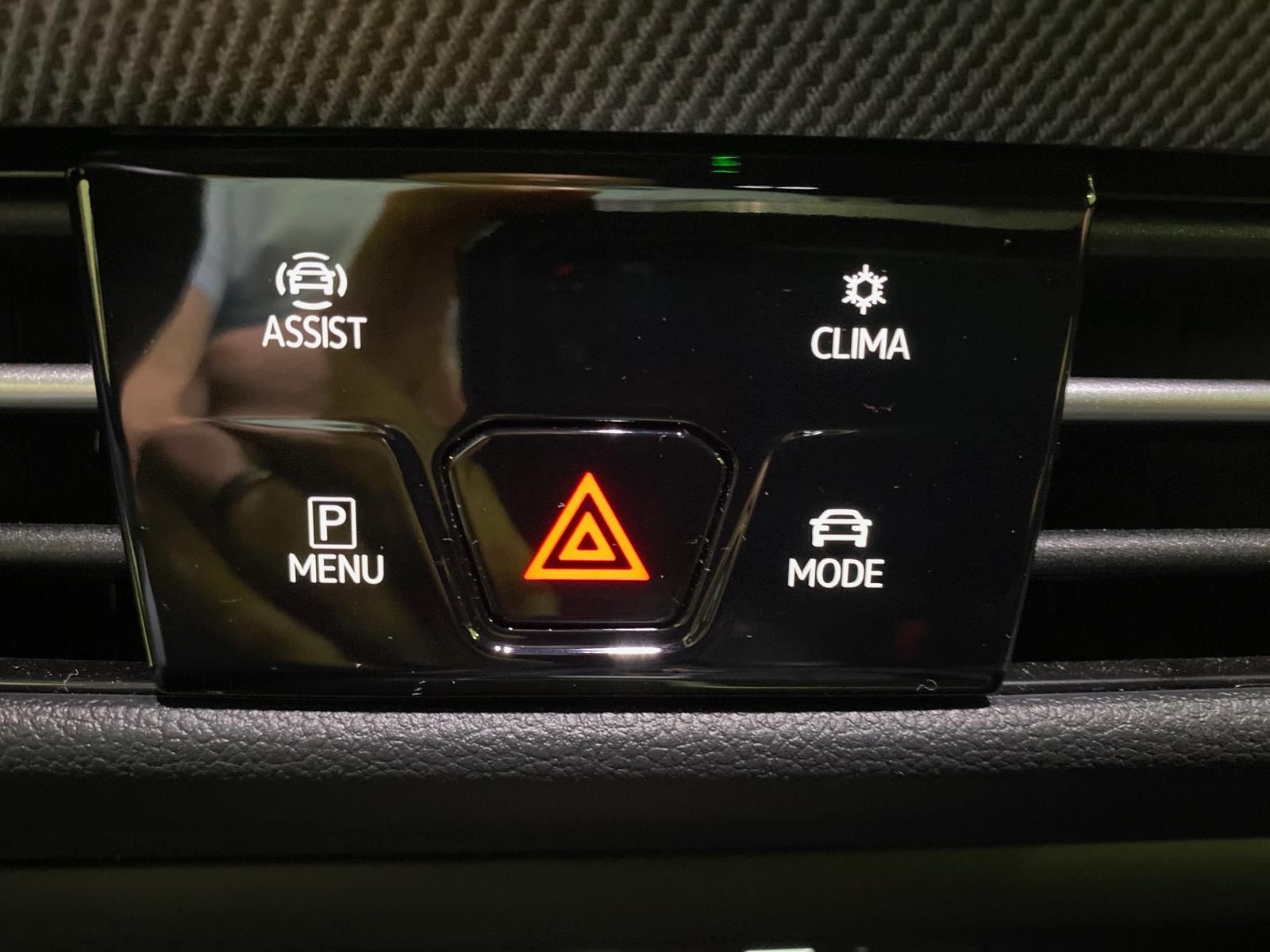 Fahrzeugabbildung Volkswagen Golf 1.5 eTSI R-Line DSG+ACC+360°+HUD+HARMAN KAR