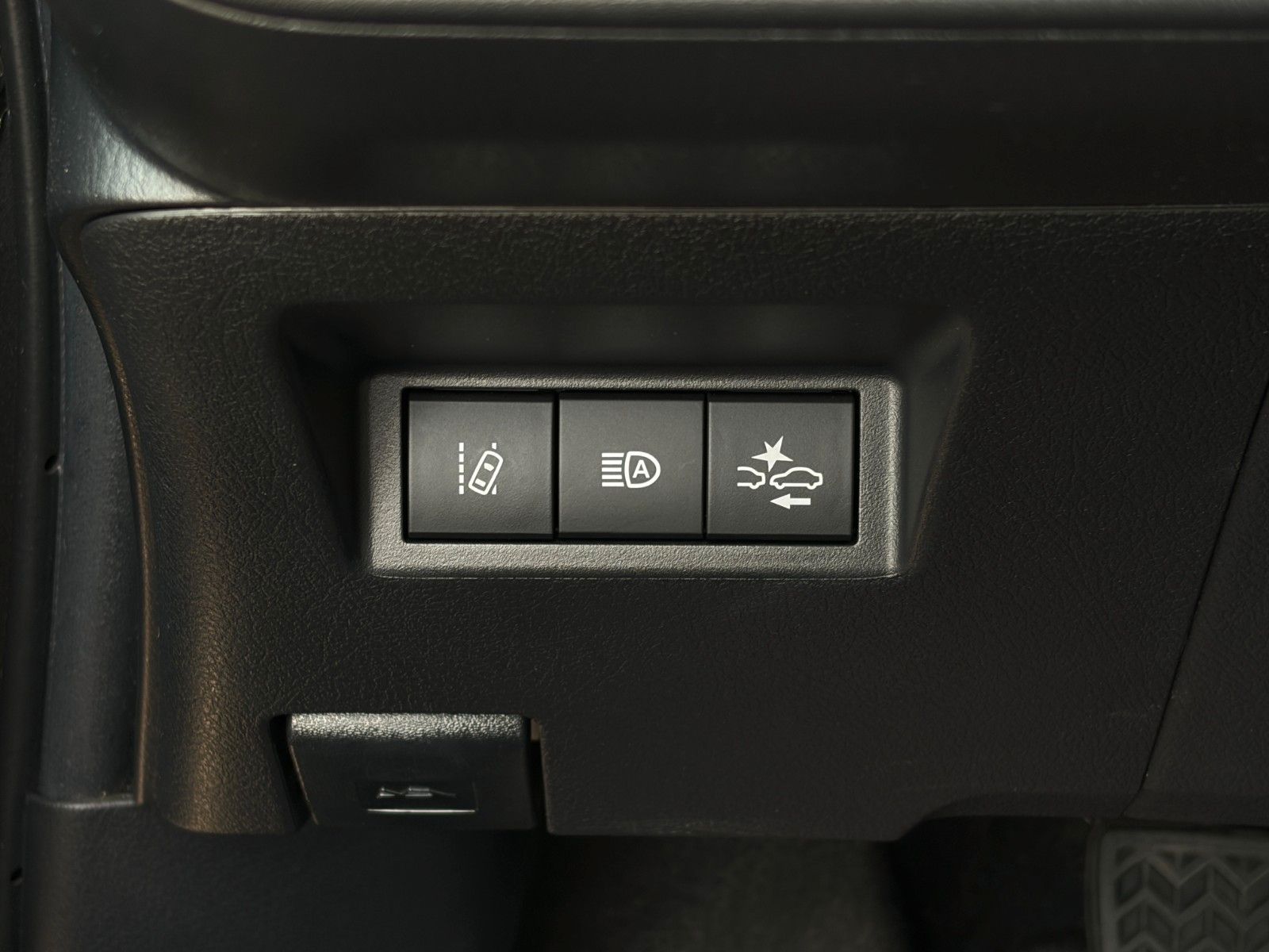 Fahrzeugabbildung Toyota Yaris 1.5 Ltr. Kamera Klima BLT SHZ LKA AM
