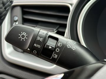Kia Ceed 1.5 T-GDI Kamera PDC SHZ Klima CarPlay