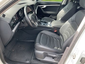 Volkswagen Touareg - 12