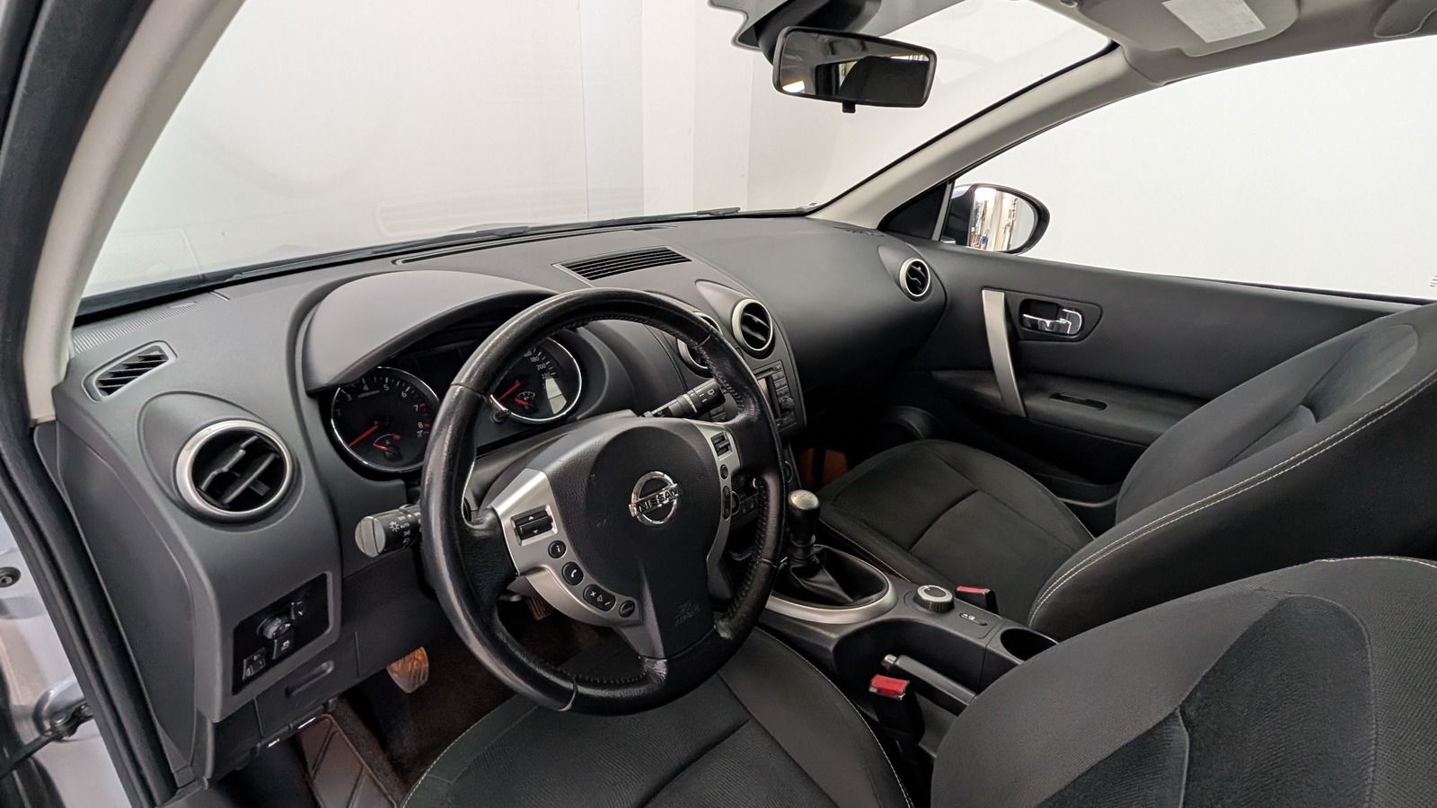 Fahrzeugabbildung Nissan Qashqai+2 2.0i 4x4 * AHK * Navi * Pano Acenta 7-