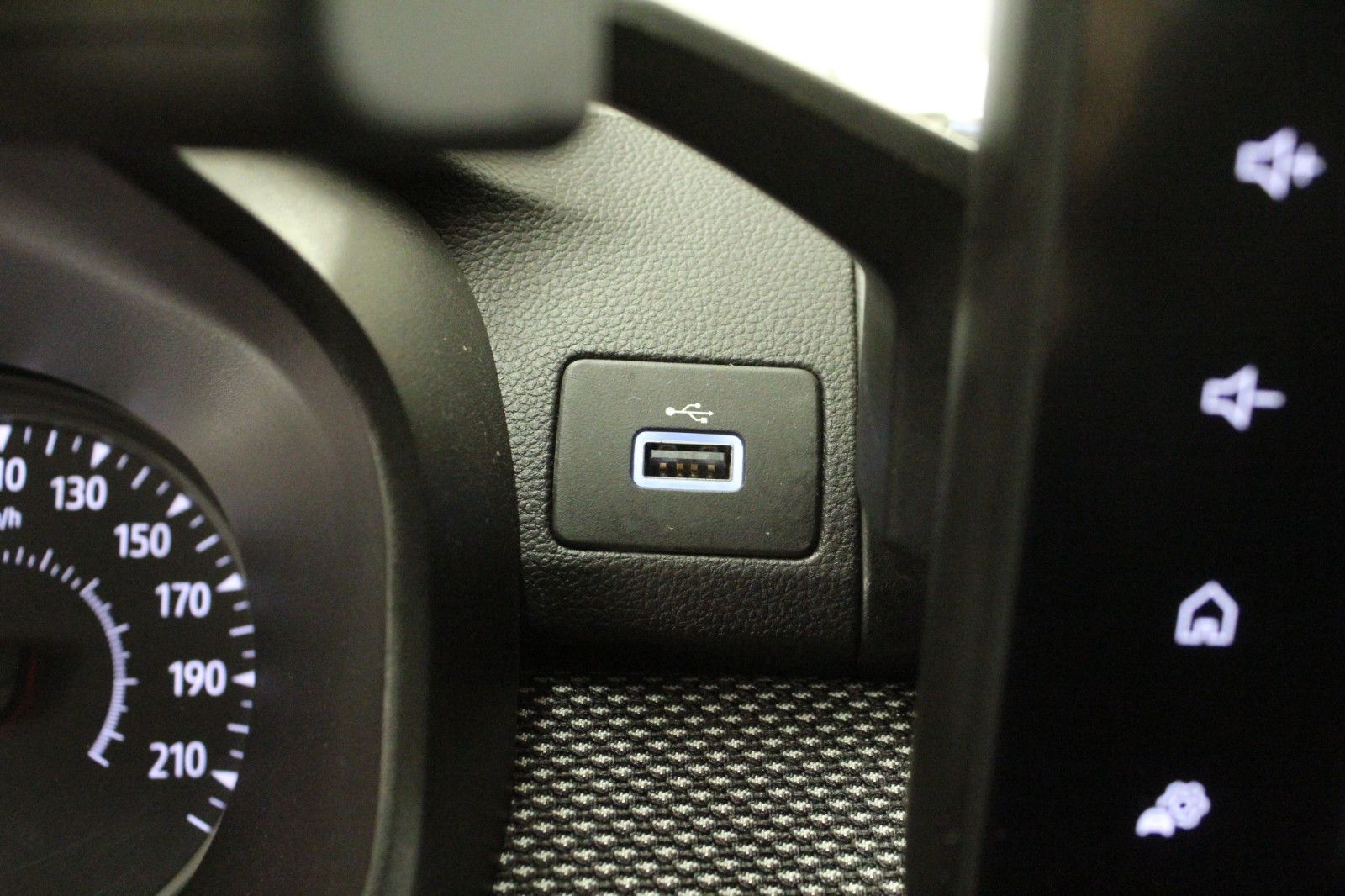 Fahrzeugabbildung Dacia Sandero Stepway TCe 100 ECO-G Comfort *Media-Dis