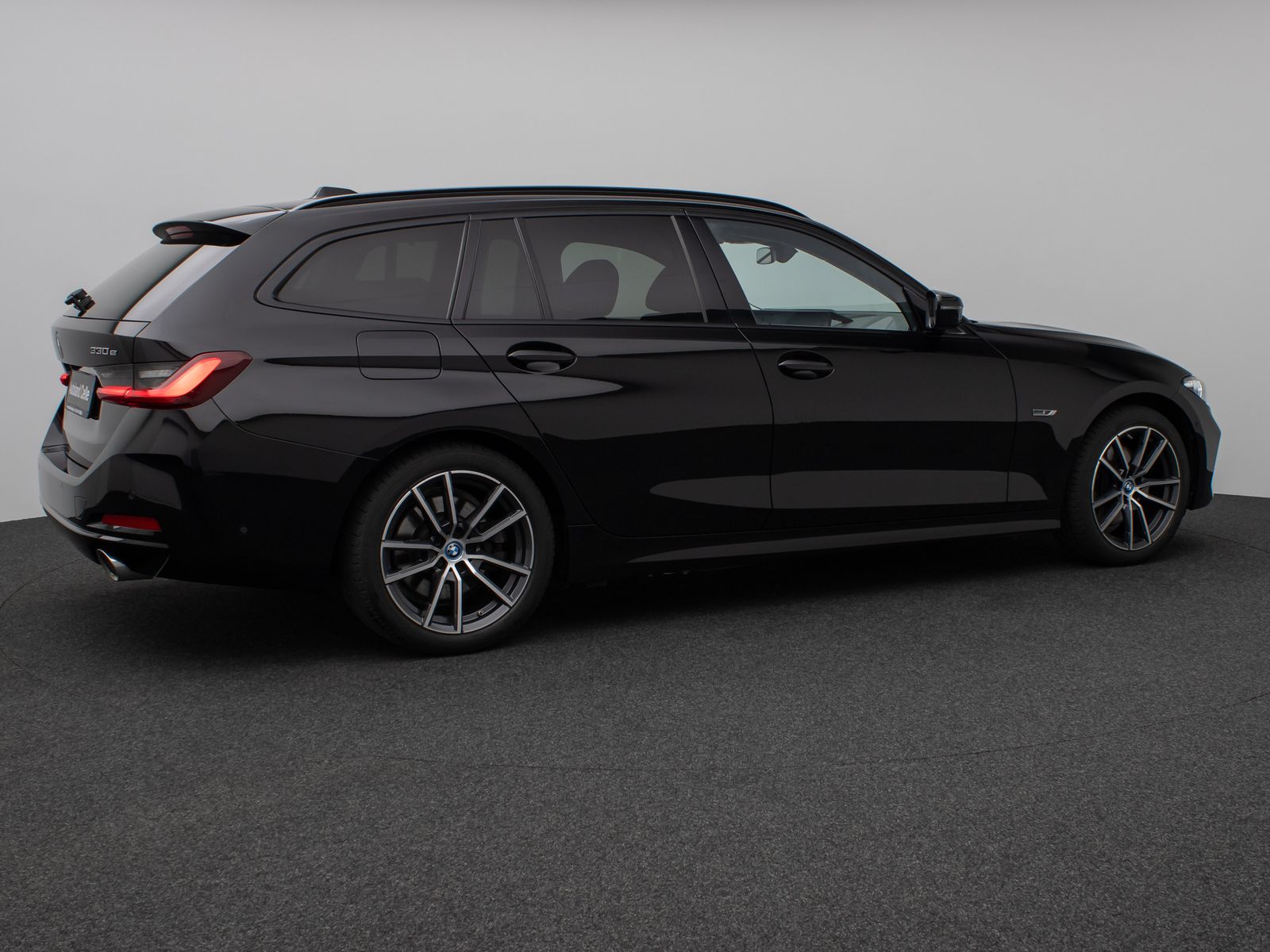 Fahrzeugabbildung BMW 330e Kamera HUD DAB H/K Stop&Go AHK Komfort LED