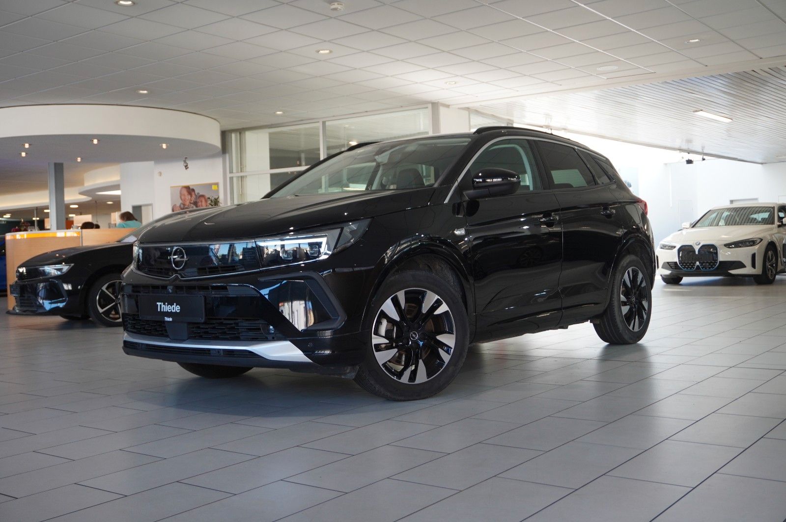 Fahrzeugabbildung Opel Grandland (X) ULTIMATE 4HYBRID NAVI/LED/SPORT/SH