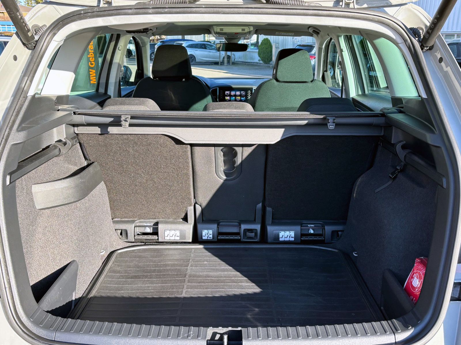 Fahrzeugabbildung SKODA Karoq 1.5TSI DSG Clever ACC KAM PANO CarPlay BT
