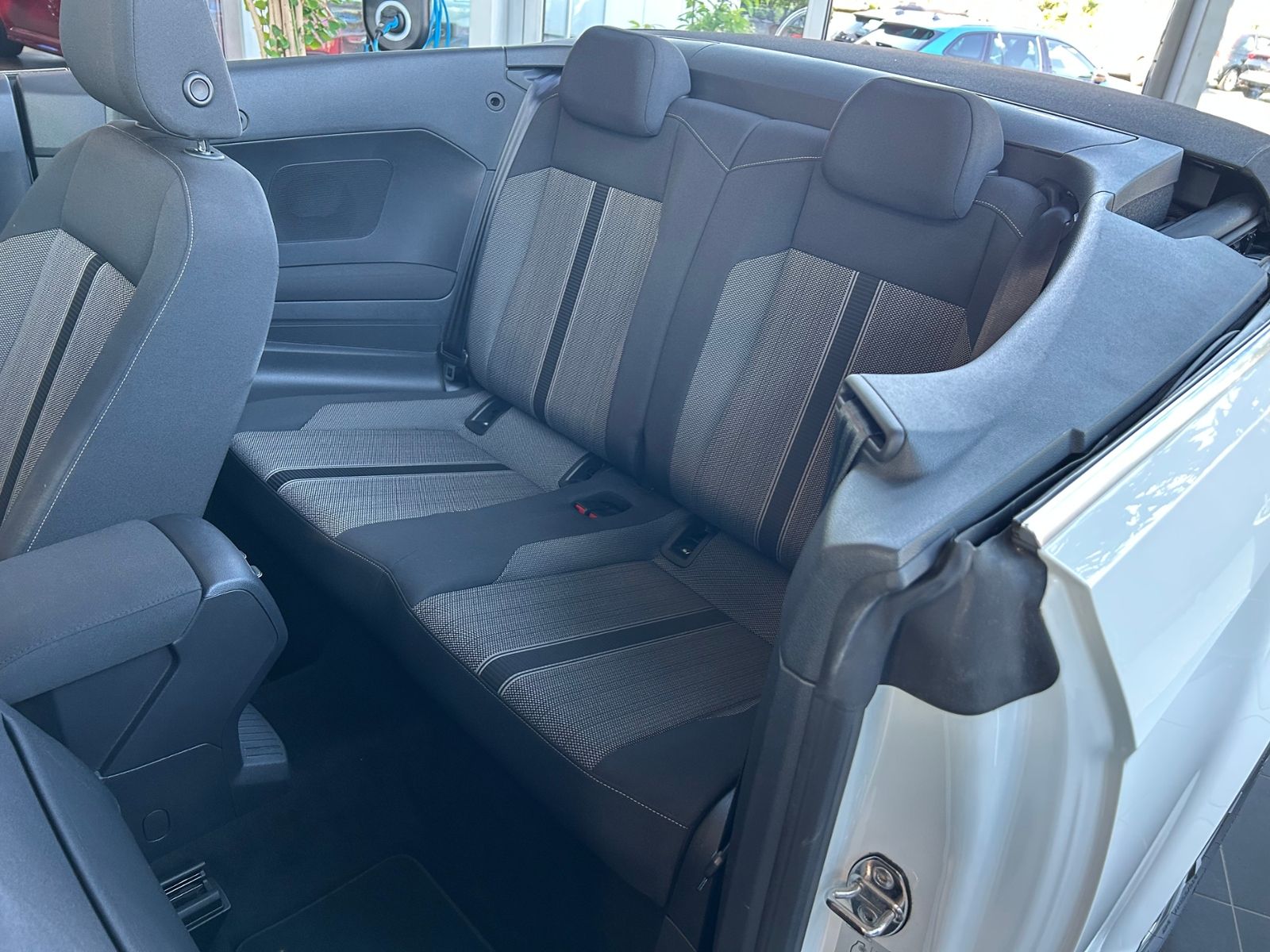 Fahrzeugabbildung Volkswagen T-Roc Cabriolet Style 1.5 TSI DSG StandHz NAVI