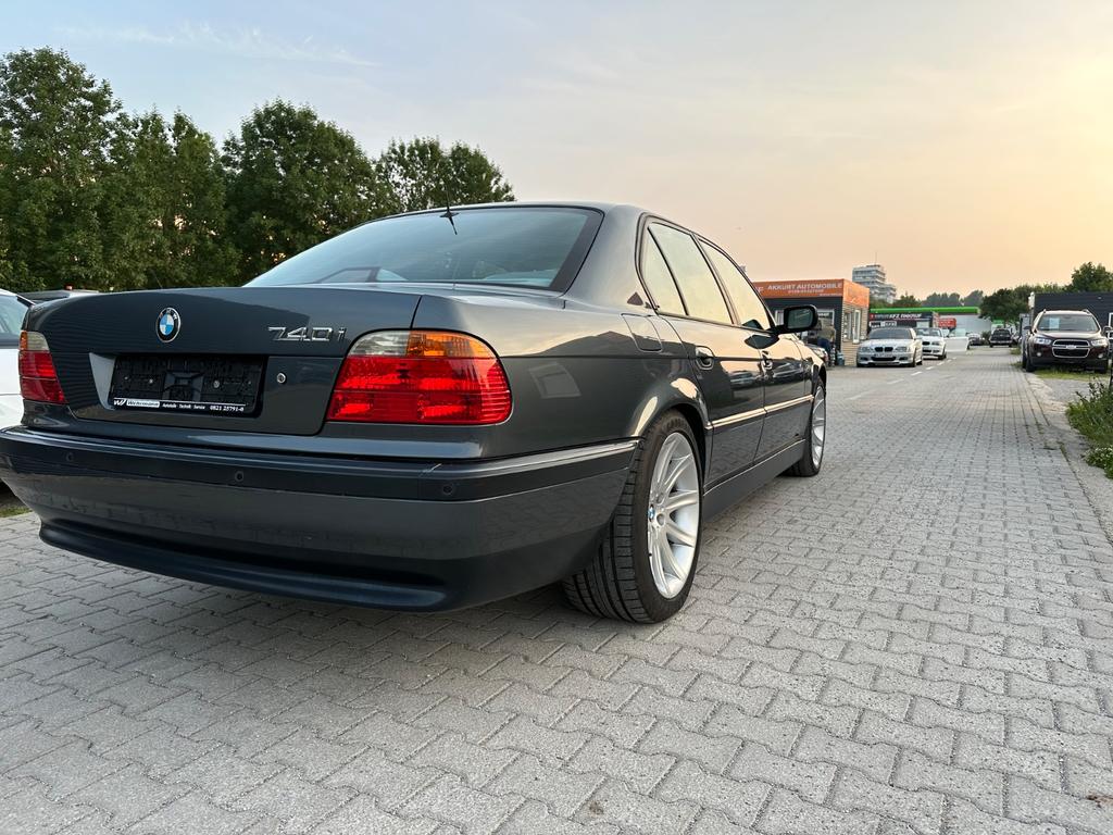 BMW 740
