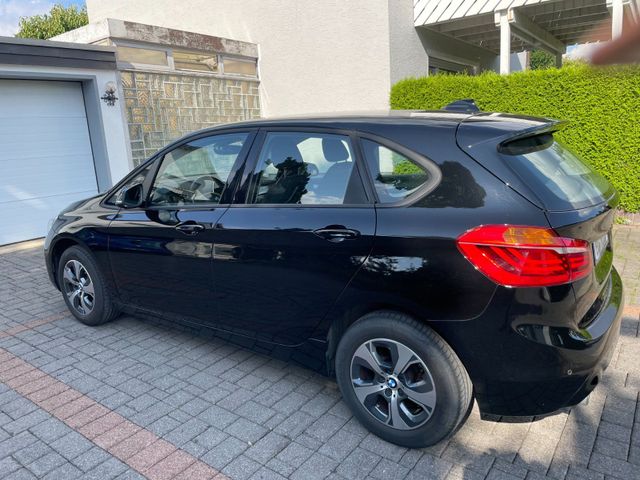 BMW 218D Advantage