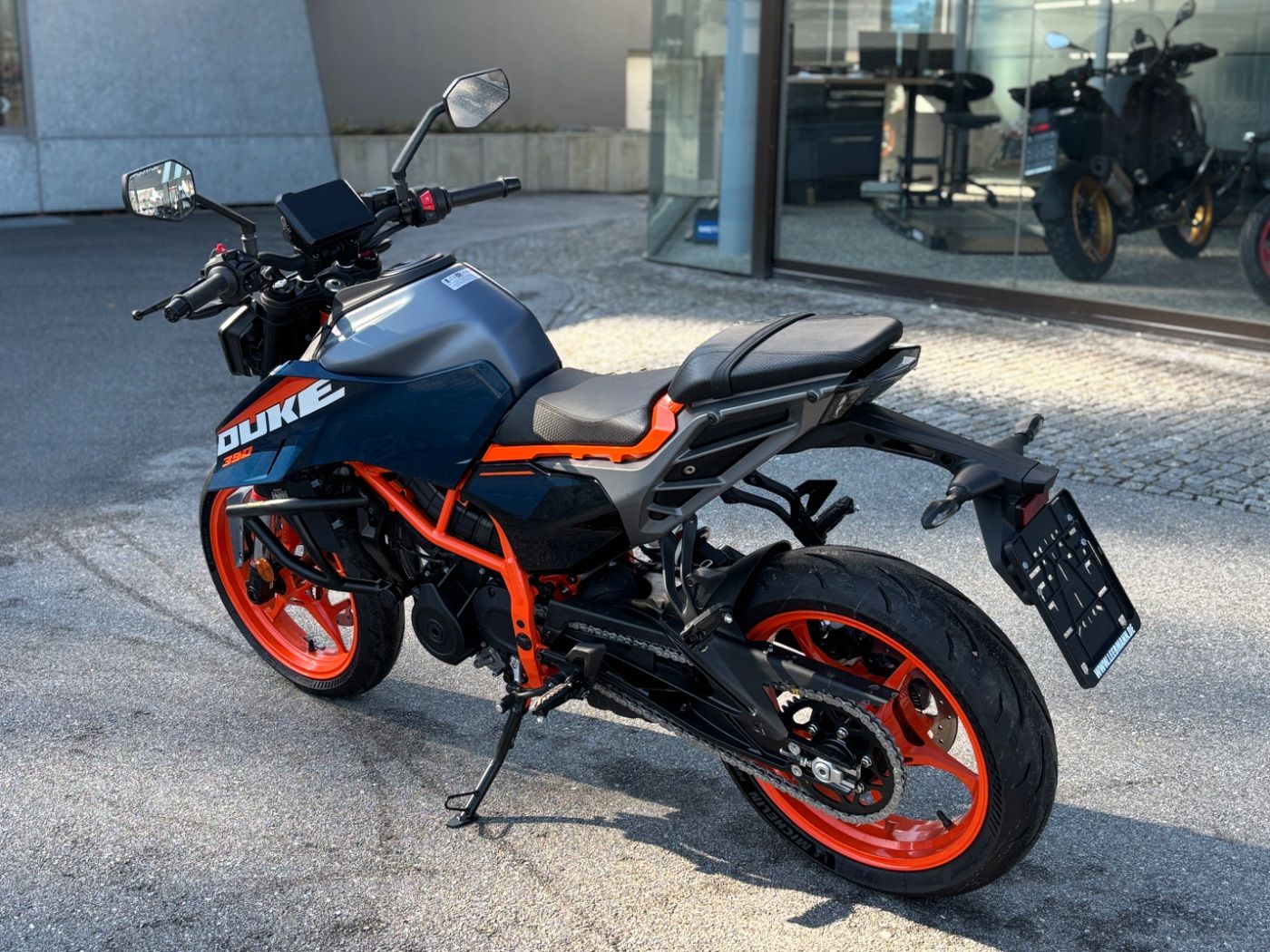 Fahrzeugabbildung KTM 390 Duke Modell 2025 Quickshifter+ mit Sturzbüge