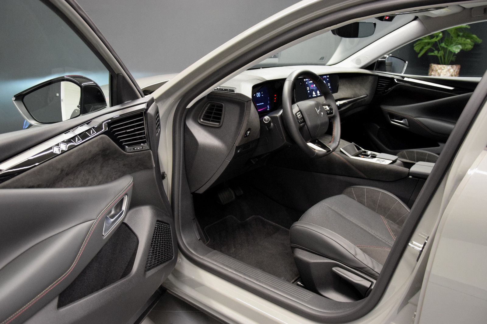 Fahrzeugabbildung DS Automobiles DS4 Performance Line Pano Sitzheizung