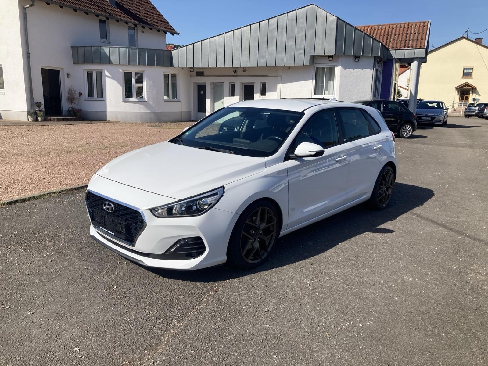 Hyundai i30 Select Navi 18Zoll SHZ PDC Klima
