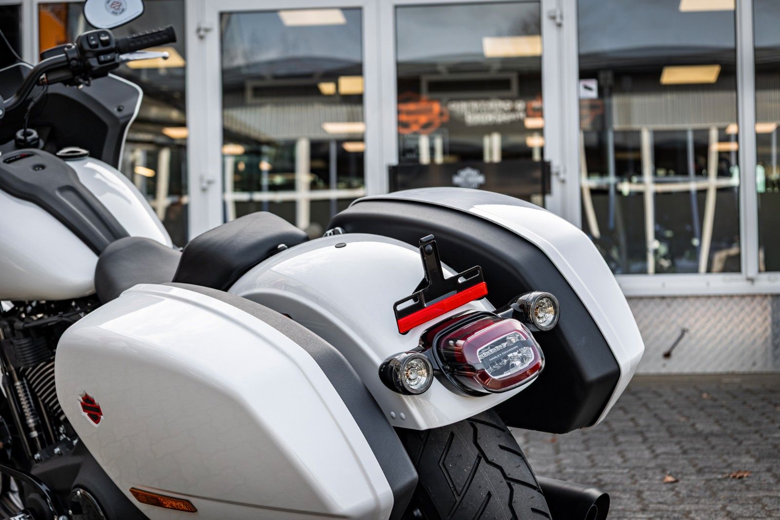 Fahrzeugabbildung Harley-Davidson FXLRST LOW RIDER ST 117 MY26