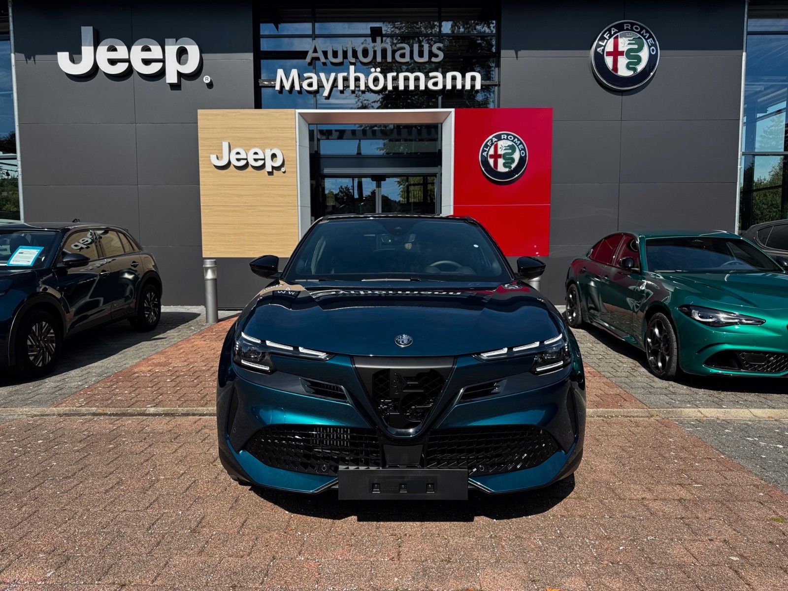 Fahrzeugabbildung Alfa Romeo Junior 1.2 Speciale Automatik Navi LED Sitzhzg.