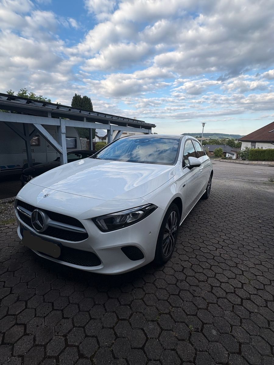 MERCEDES-BENZ A 250 e 