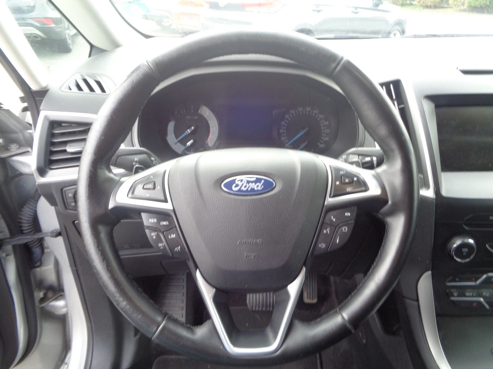 Fahrzeugabbildung Ford S-MAX / NAVI/KLIMA/AHK/KAMERA/1. HAND