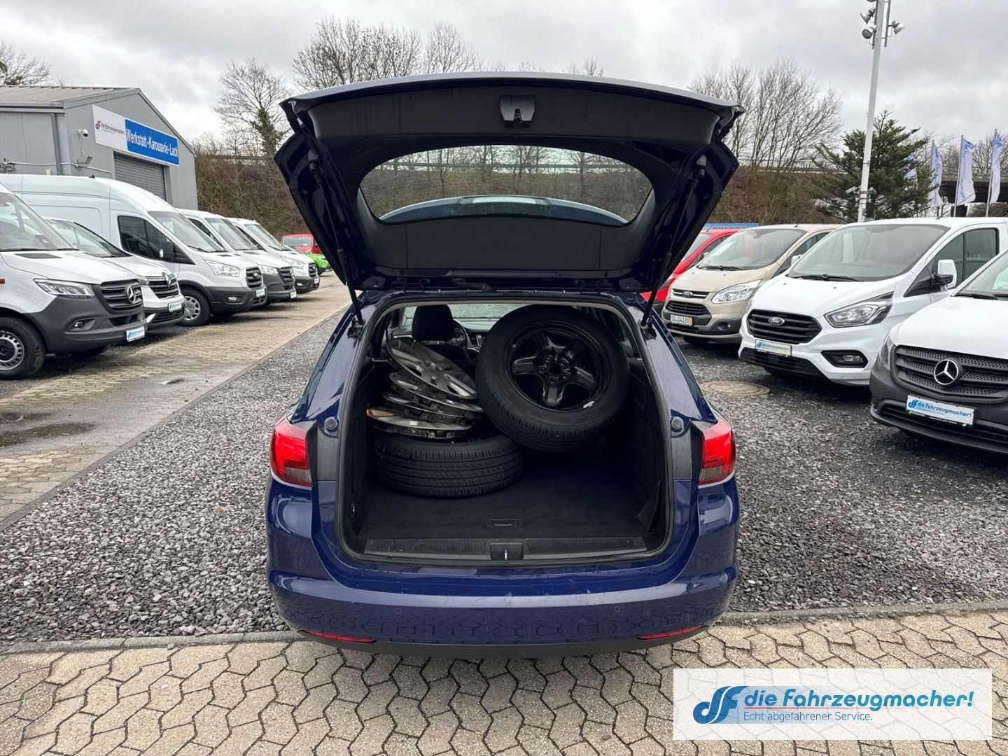 Fahrzeugabbildung Opel Astra K Sports Tourer LED Apple CarPlay Android