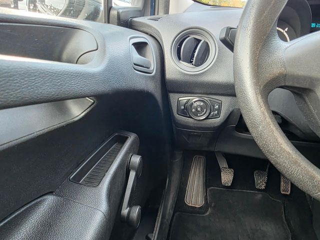 Ford Transit Courier | 5-Sitzer | AHK