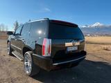 Cadillac Escalade 6.2 V8 Sport Luxury Autom. Sport Luxury - Cadillac mit Benzin-Antrieb: Geländewagen, Automatik